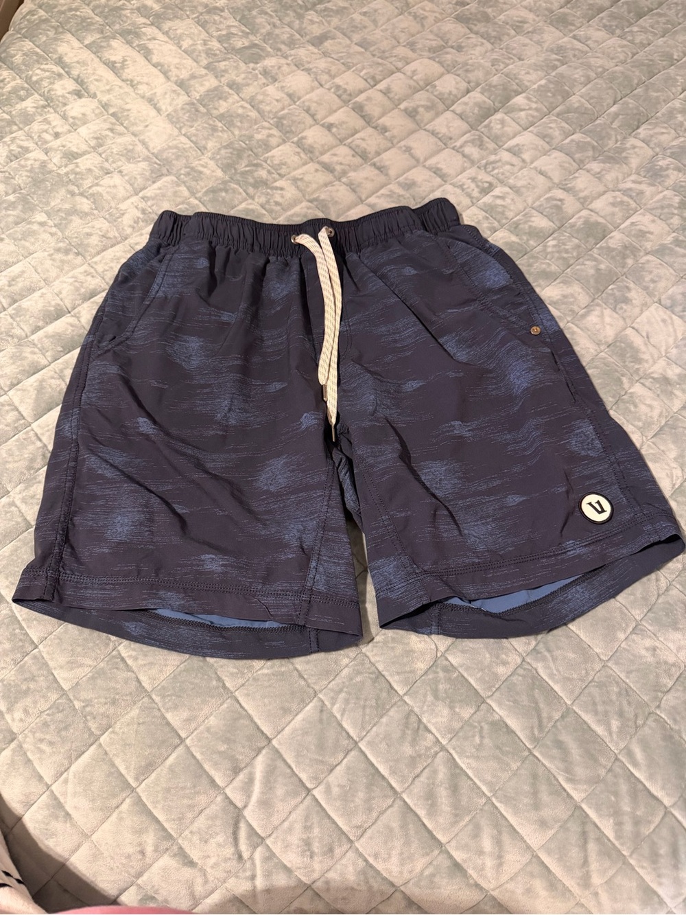 Vuori Kore Shorts in Dark Watercolor Camo - size XS